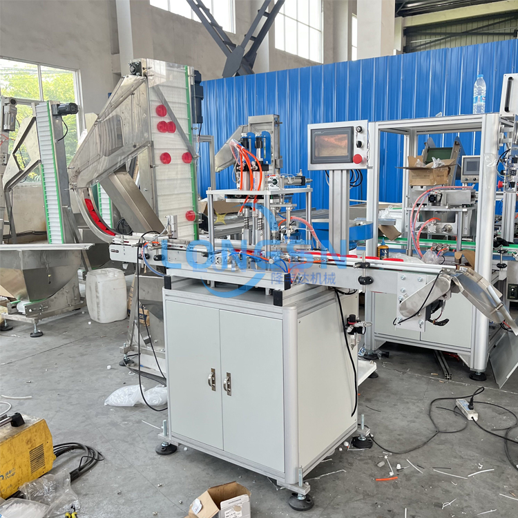 műanyag kupakgyűjtő g&eacute;p