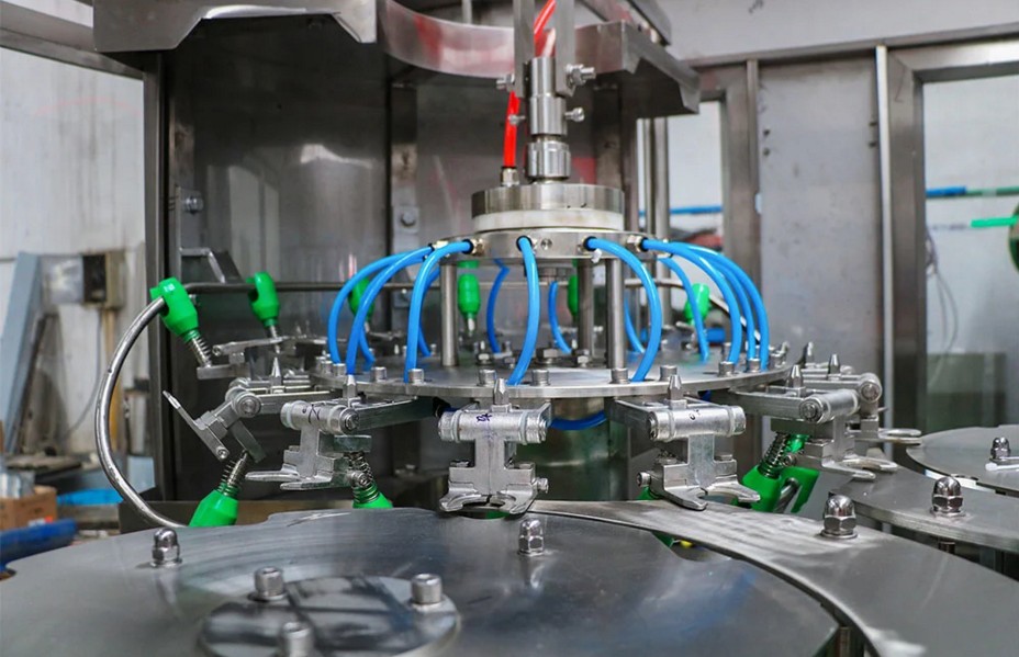 v&iacute;zt&ouml;ltőg&eacute;p