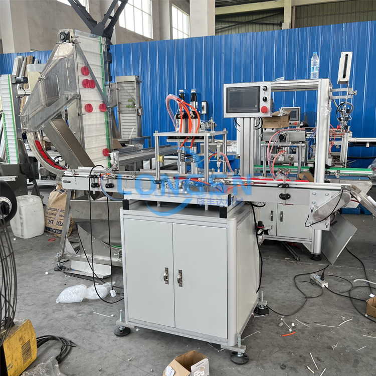 automatikus &ouml;sszeszerelő g&eacute;p