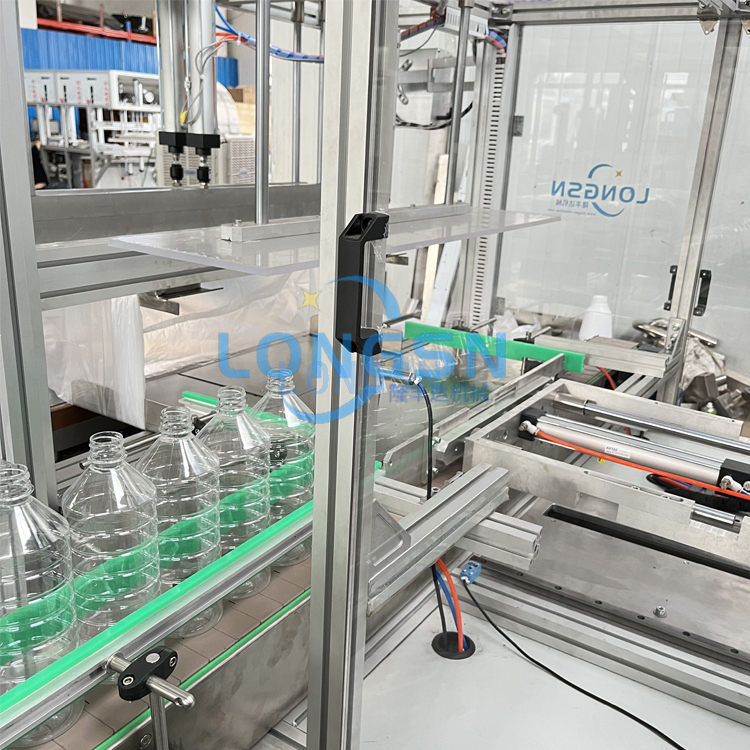 kis&aacute;llat -palack zs&aacute;kol&oacute;g&eacute;p