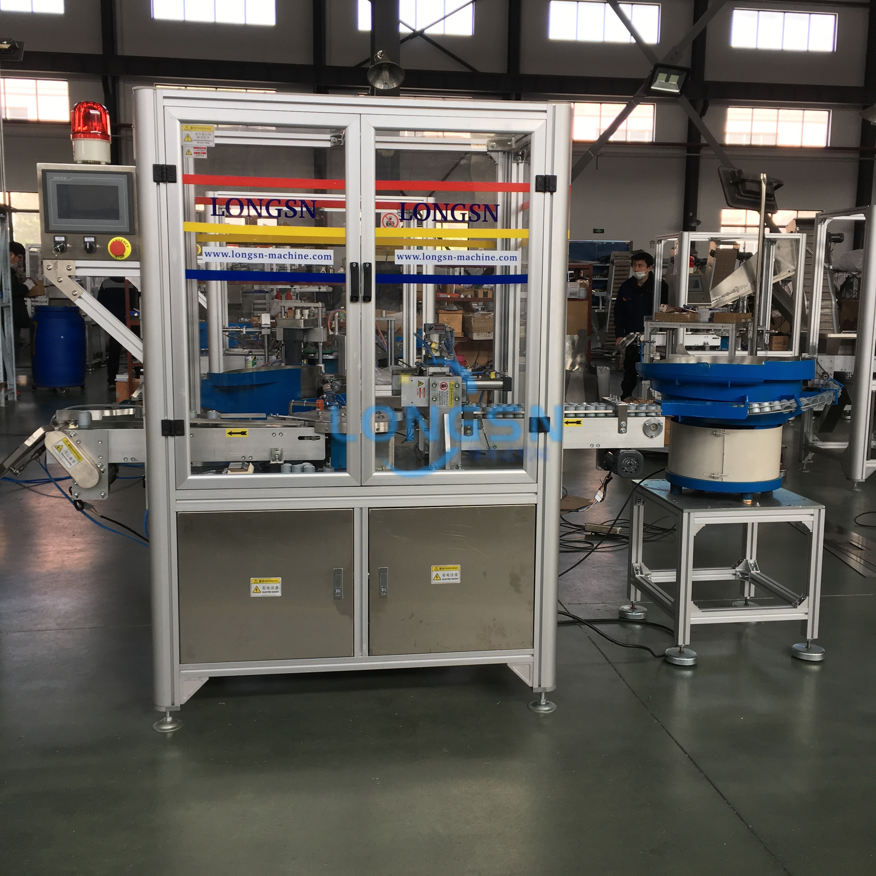 sportsapka &ouml;sszeszerelő g&eacute;pe