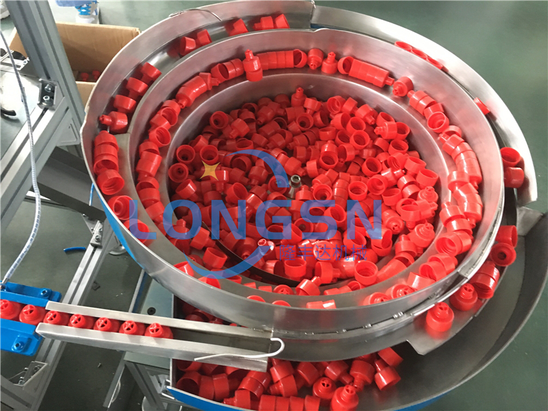 sportsapka &ouml;sszeszerelő g&eacute;pe