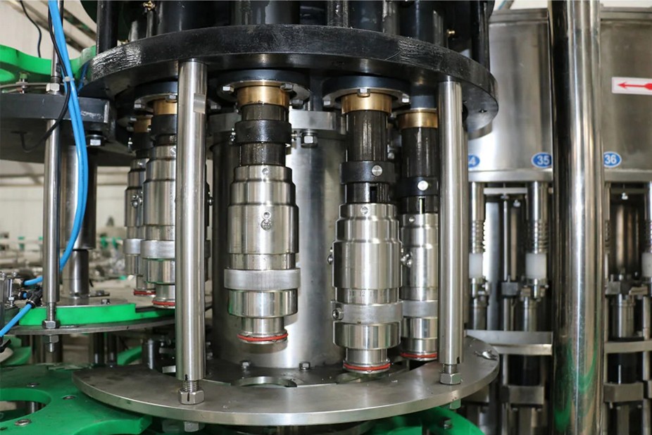 v&iacute;zt&ouml;ltőg&eacute;p