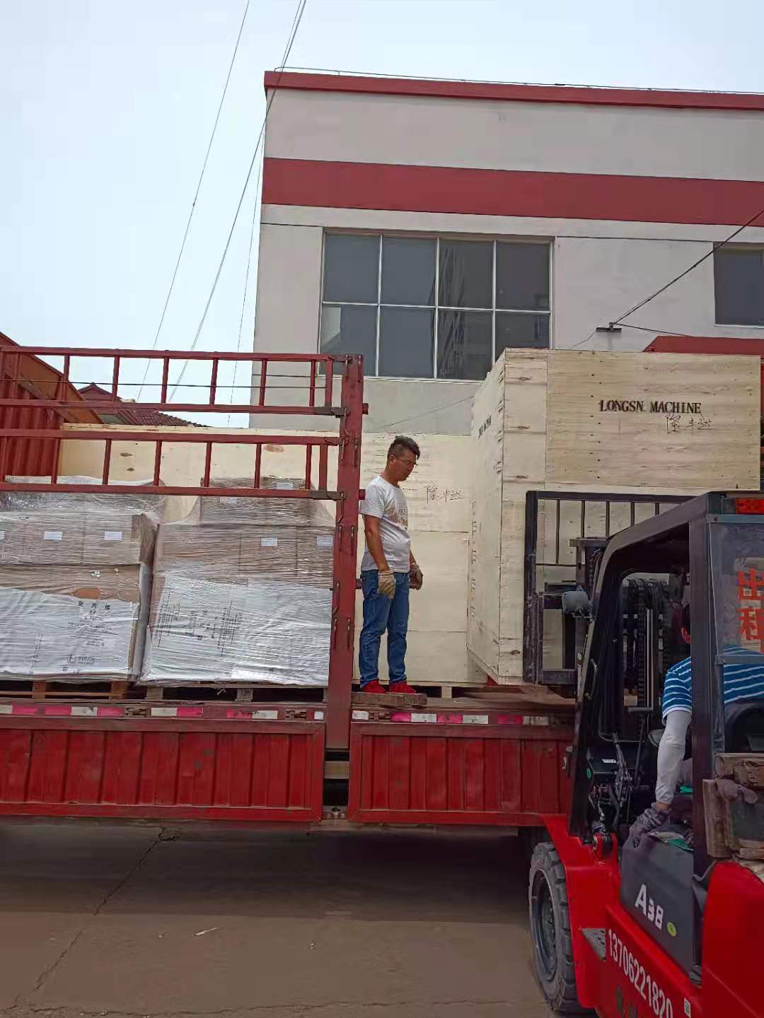 v&iacute;zt&ouml;ltő g&eacute;p