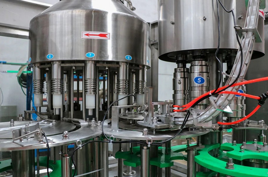 v&iacute;zt&ouml;ltőg&eacute;p