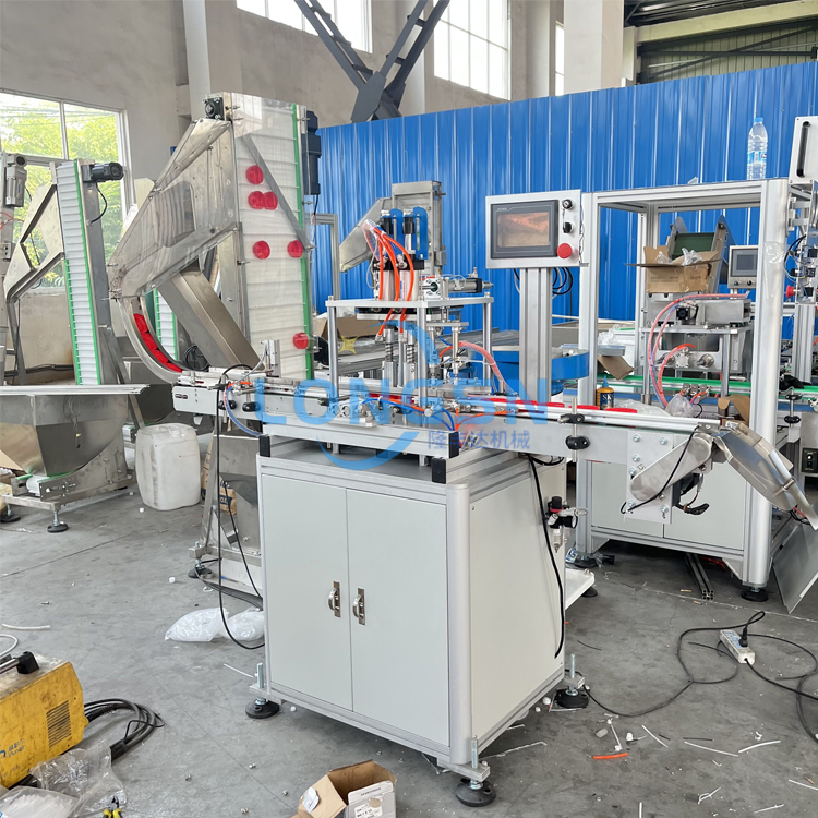 műanyag kupakgyűjtő g&eacute;p