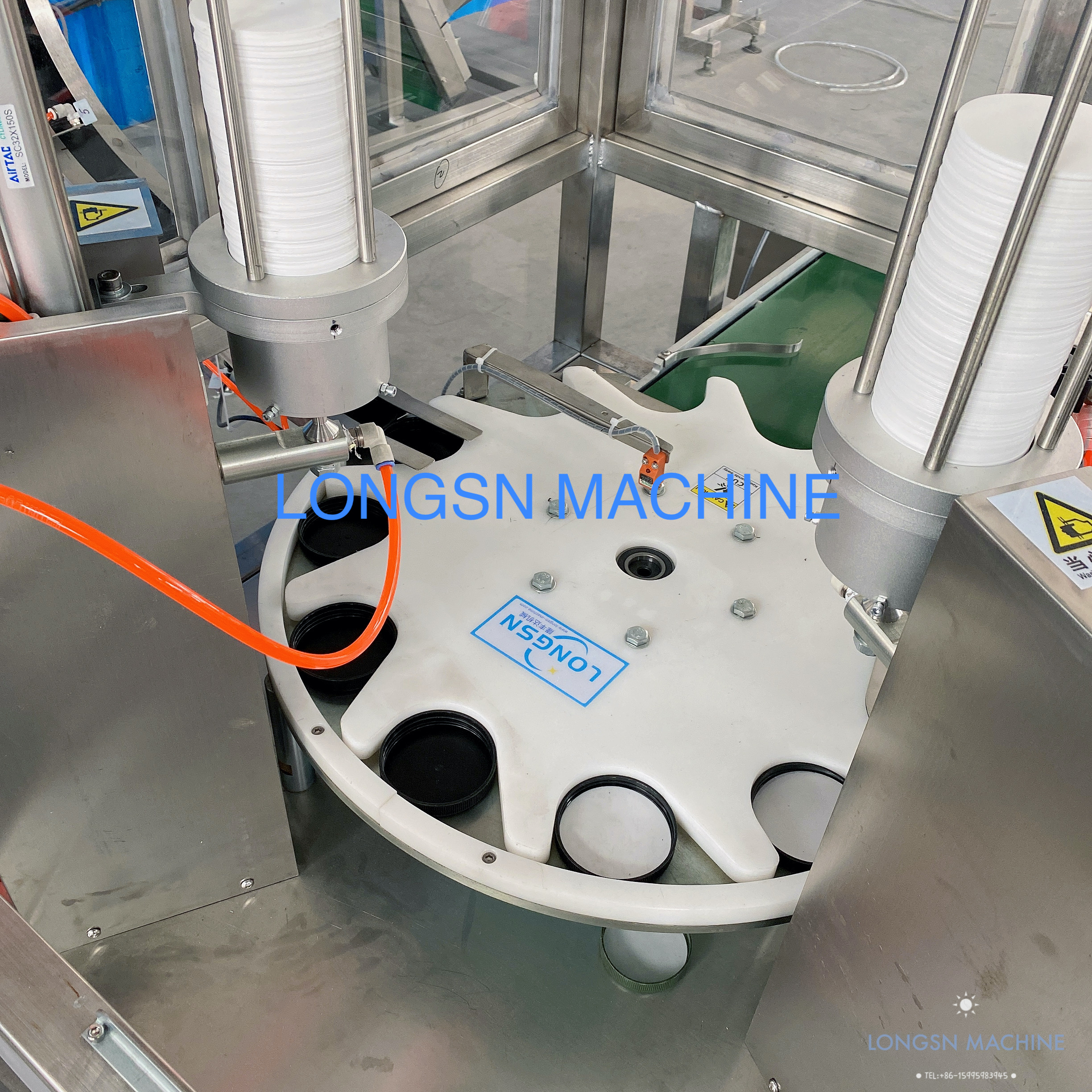 Automatikus műanyag 28 mm -es 30 mm -es orvosi kupak kakasgép sapka bélés betét