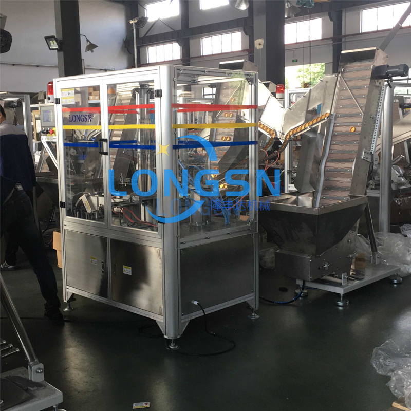 Ellen&aacute;ll&oacute;, ellen&aacute;ll&oacute; sapka szerelv&eacute;ny